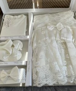 Merkloos Baby Jurk - Doopjurk - Doopkleding -dooppakje- Doopschoentjes- Pasgeboren Baby Jurk-feestjurk Baby's -vlinder Blaadjes Motief-beige/witte Feestjurk -Zwitsal - Winkel 550x490 1