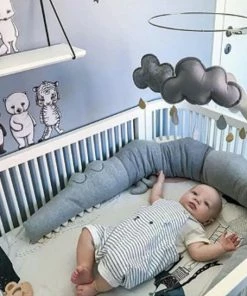 KidsMemories Bedbumper-Bedomrander-Babybed-voedingkussen-Knuffel-Krokodil-grijs