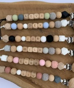 Speenkoord Met Naam | Gepersonaliseerd | Donker Roze - Hout | Kraamcadeau | Baby | Speenclip | Speenketting | Bebbes -Zwitsal - Winkel 550x547 13