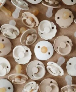 Frigg Fopspeen - Maat 2 6-18 Maanden - 1 Stuk - Daisy - Peach Bronze 26 Frigg Fopspeen - Maat 2 6-18 Maanden - 1 Stuk - Daisy - Peach Bronze -Zwitsal - Winkel 550x550 1033