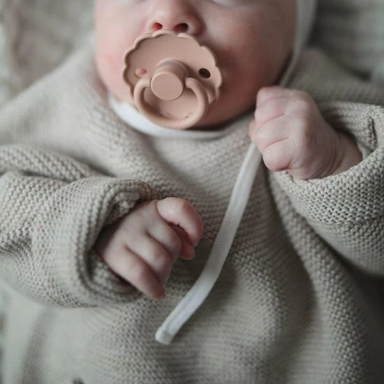 Frigg Fopspeen - Maat 2 6-18 Maanden - 1 Stuk - Daisy - Peach Bronze 4 Frigg Fopspeen - Maat 2 6-18 Maanden - 1 Stuk - Daisy - Peach Bronze - Afbeelding 4