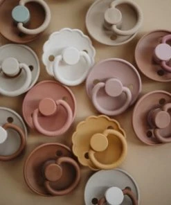 Frigg Fopspeen - Maat 2 6-18 Maanden - 1 Stuk - Daisy - Peach Bronze 38 Frigg Fopspeen - Maat 2 6-18 Maanden - 1 Stuk - Daisy - Peach Bronze -Zwitsal - Winkel 550x550 1036