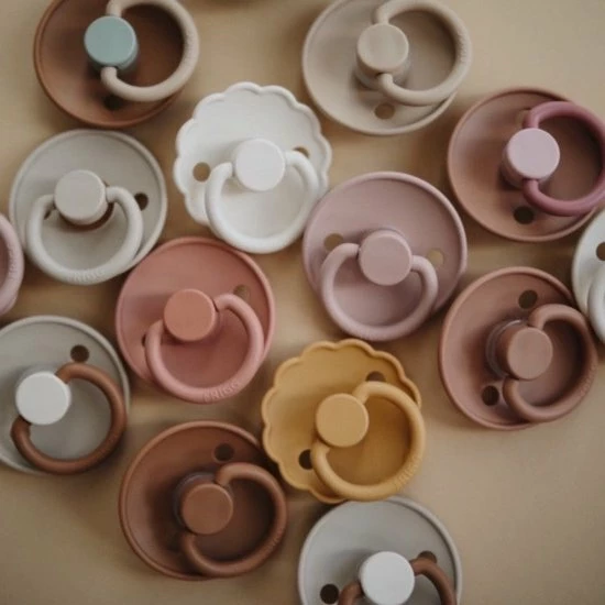 Frigg Fopspeen - Maat 2 6-18 Maanden - 1 Stuk - Daisy - Peach Bronze 15 Frigg Fopspeen - Maat 2 6-18 Maanden - 1 Stuk - Daisy - Peach Bronze - Afbeelding 15