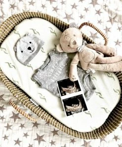 Rose & Ollie Verschoonmand XL + Matrasje + Twee Waterproof Matrashoezen - Zeegras Verschoningsmand