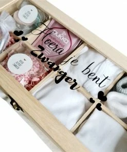 MammaZenn Hoera Zwanger Geschenkset Unisex - Cadeau Voor Aankomende Mamma - Zwangerschap Verwen Pakket - Baby Moeder Cadeau - Baby Geschenk Set Kleding Unisex - 10 In 1 Cadeau -Zwitsal - Winkel 550x550 661