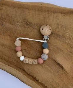 Speenkoord Met Naam | Gepersonaliseerd | Donker Roze - Hout | Kraamcadeau | Baby | Speenclip | Speenketting | Bebbes -Zwitsal - Winkel 550x550 693