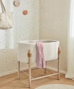 Kave Home - Adara Mozes Mand Met Wit Fleece En Massief Beukenhouten Poten 69 X 46 Cm -Zwitsal - Winkel 550x687 14