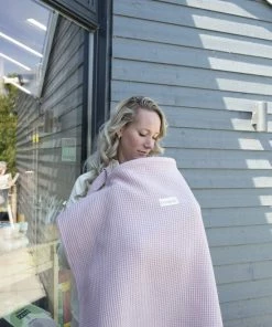 Moments Borstvoedingsdoek Premium, Roze, OEKO- TEX, Ademend, Luxe Voedingsdoek, Borstvoedingsschort, Stijlvolle Doek, Wafel -Zwitsal - Winkel 550x825 61