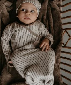 Snoozebaby New Born Slaapzakje - Cocoon - 100% Organic Katoen - Incl Mutsje - 0-3 Maanden - TOG 1.0 - Zacht Bruin Warm Brown 6 Snoozebaby New Born Slaapzakje - Cocoon - 100% Organic Katoen - Incl Mutsje - 0-3 Maanden - TOG 1.0 - Zacht Bruin Warm Brown -Zwitsal - Winkel 550x825 69