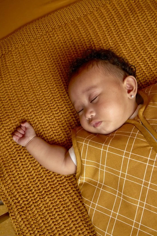 Meyco Double Diamond Winter Baby Slaapzak Gevoerd - 70 Cm - Honey Gold 4 Meyco Double Diamond Winter Baby Slaapzak Gevoerd - 70 Cm - Honey Gold - Afbeelding 4